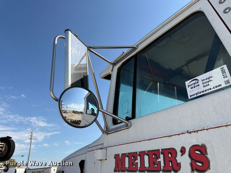 image for item DT3059 1995 Ford LTA9000 semi truck