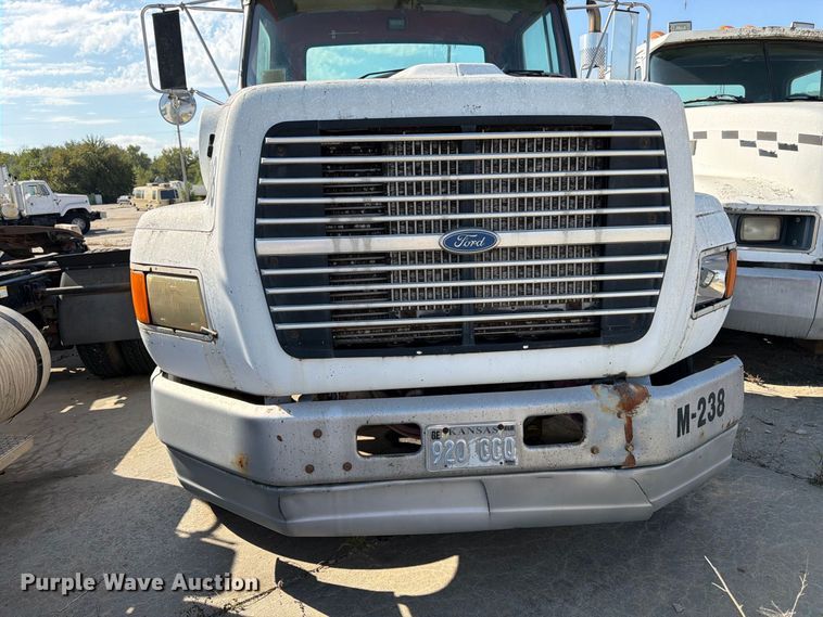 image for item DT3059 1995 Ford LTA9000 semi truck