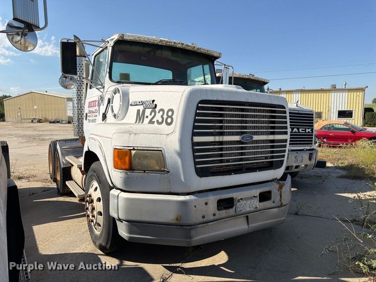 image for item DT3059 1995 Ford LTA9000 semi truck