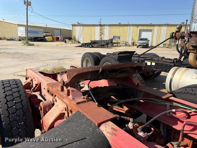 image for item DT3059 1995 Ford LTA9000 semi truck