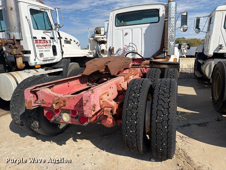 image for item DT3059 1995 Ford LTA9000 semi truck