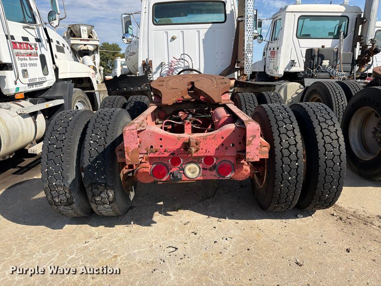 image for item DT3059 1995 Ford LTA9000 semi truck