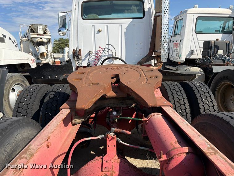 image for item DT3059 1995 Ford LTA9000 semi truck