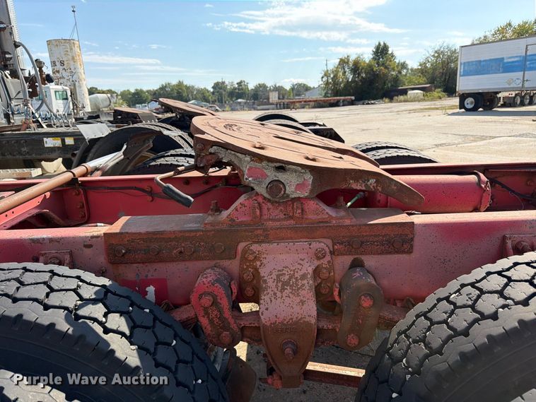 image for item DT3059 1995 Ford LTA9000 semi truck