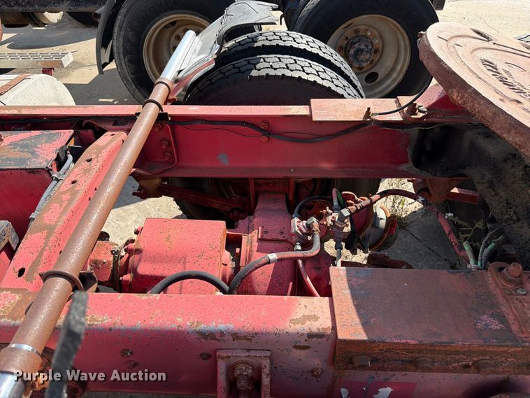 image for item DT3059 1995 Ford LTA9000 semi truck