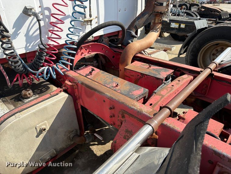 image for item DT3059 1995 Ford LTA9000 semi truck