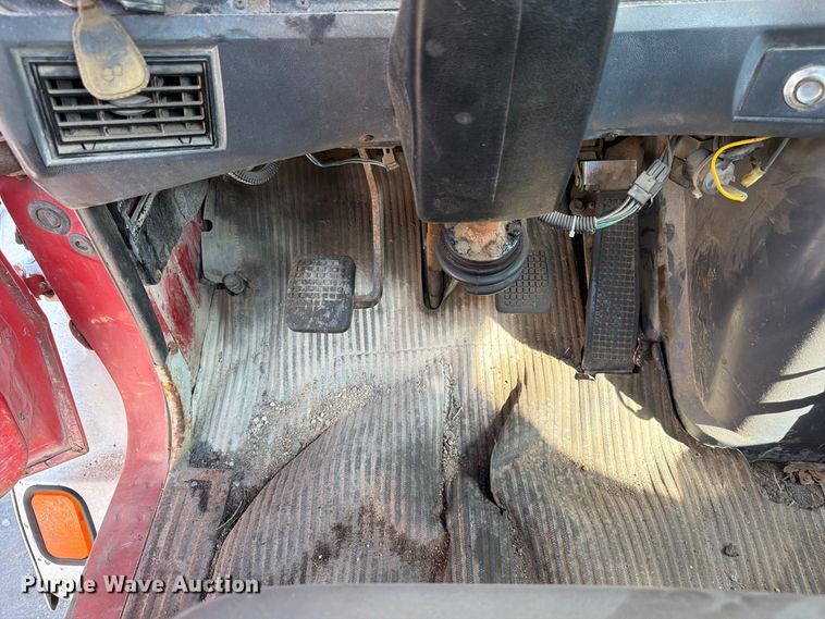 image for item DT3059 1995 Ford LTA9000 semi truck