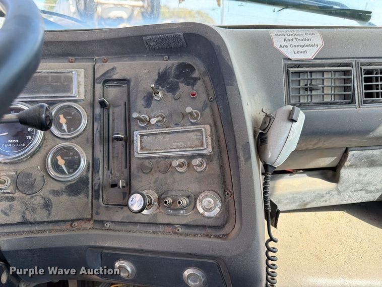 image for item DT3059 1995 Ford LTA9000 semi truck