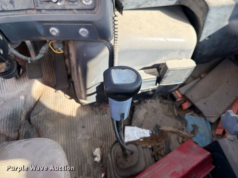 image for item DT3059 1995 Ford LTA9000 semi truck