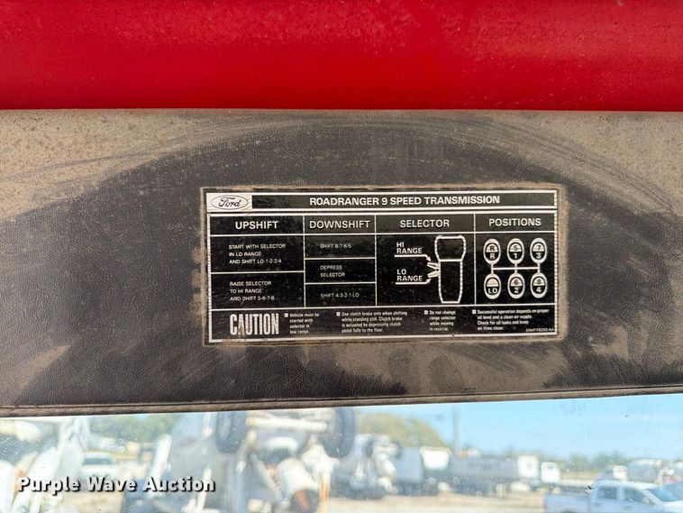image for item DT3059 1995 Ford LTA9000 semi truck