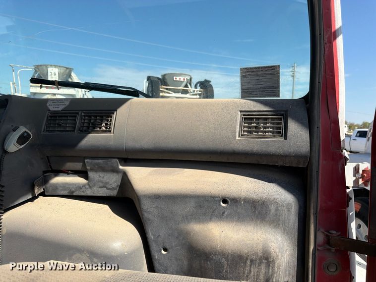 image for item DT3059 1995 Ford LTA9000 semi truck