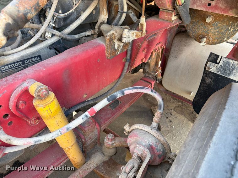 image for item DT3059 1995 Ford LTA9000 semi truck
