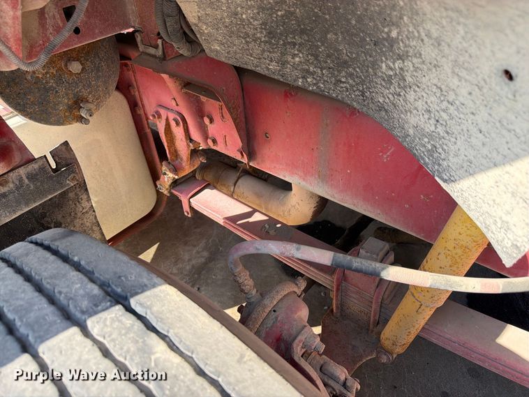 image for item DT3059 1995 Ford LTA9000 semi truck