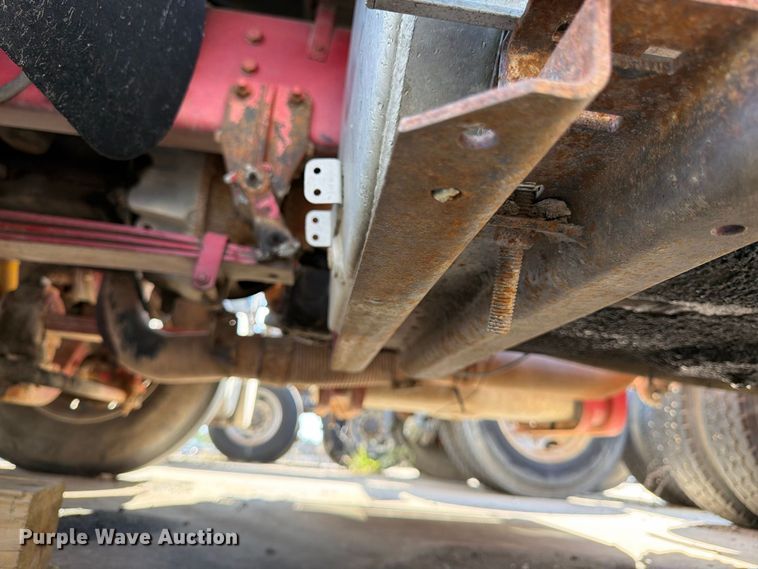 image for item DT3059 1995 Ford LTA9000 semi truck
