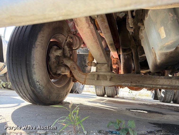 image for item DT3059 1995 Ford LTA9000 semi truck