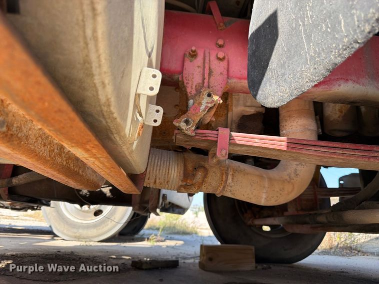 image for item DT3059 1995 Ford LTA9000 semi truck