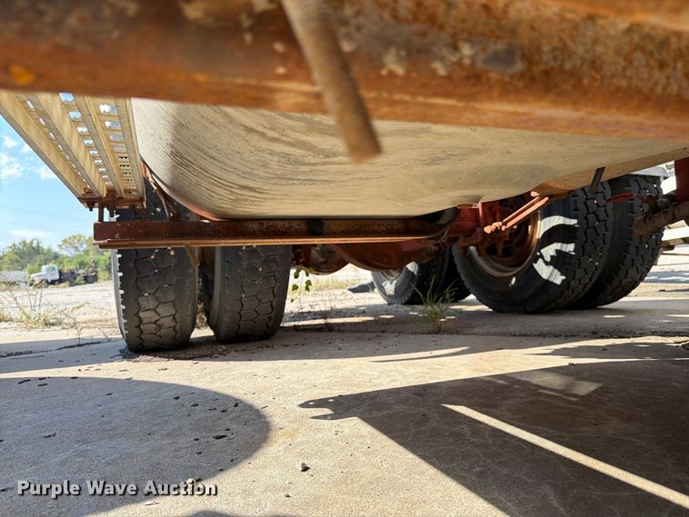 image for item DT3059 1995 Ford LTA9000 semi truck