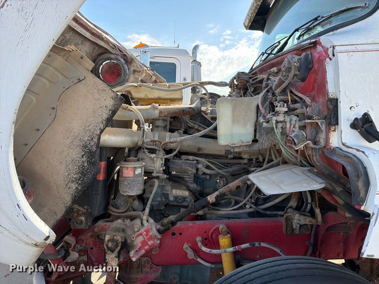 image for item DT3059 1995 Ford LTA9000 semi truck