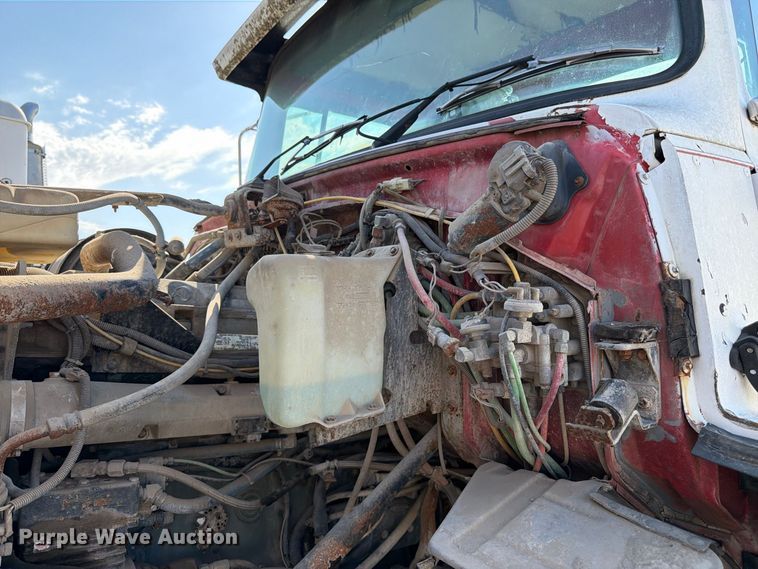 image for item DT3059 1995 Ford LTA9000 semi truck