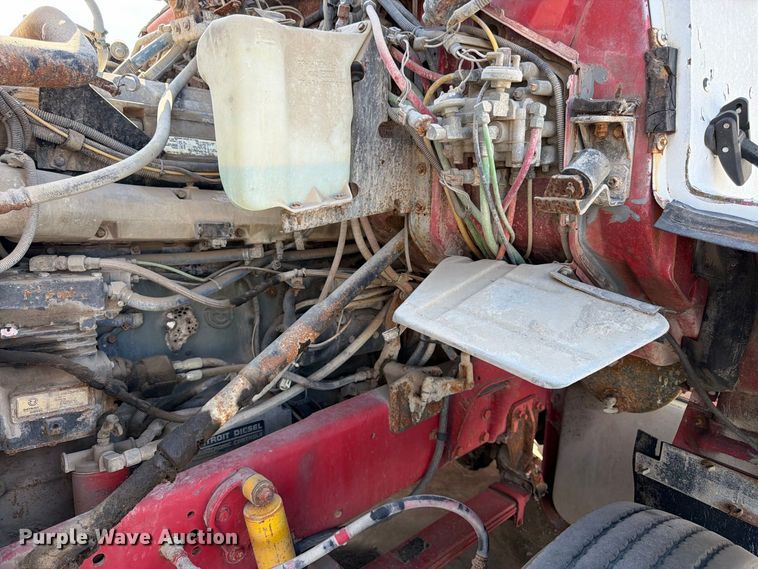 image for item DT3059 1995 Ford LTA9000 semi truck