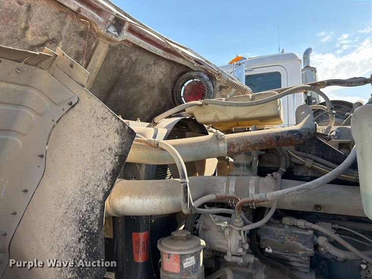image for item DT3059 1995 Ford LTA9000 semi truck