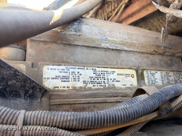 image for item DT3059 1995 Ford LTA9000 semi truck