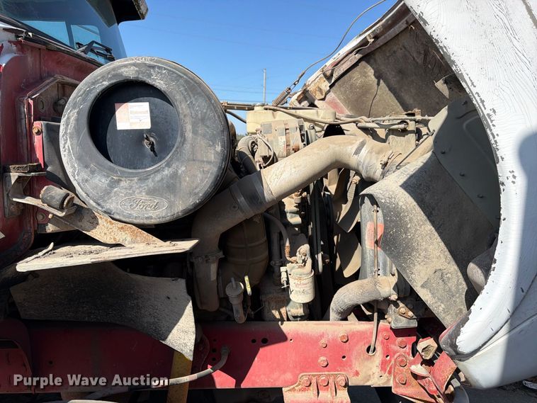 image for item DT3059 1995 Ford LTA9000 semi truck