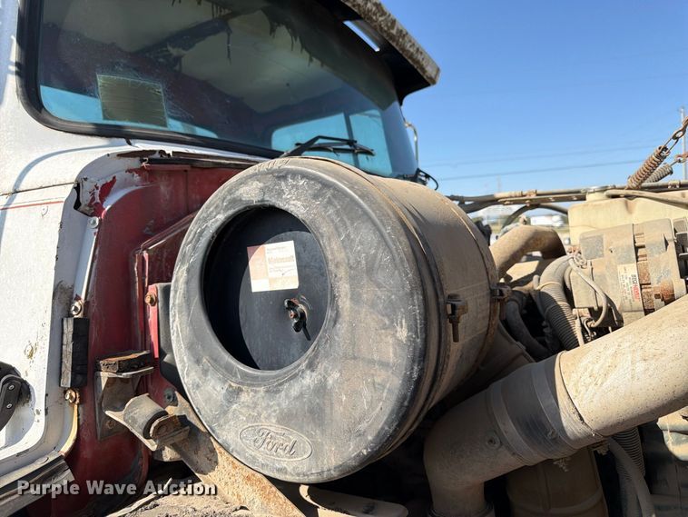 image for item DT3059 1995 Ford LTA9000 semi truck