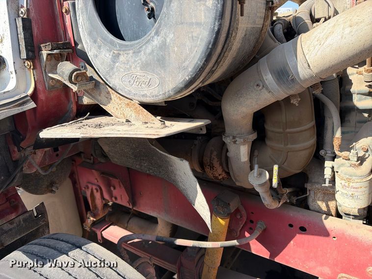 image for item DT3059 1995 Ford LTA9000 semi truck