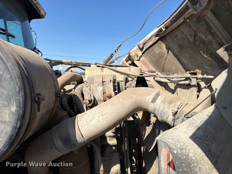 image for item DT3059 1995 Ford LTA9000 semi truck