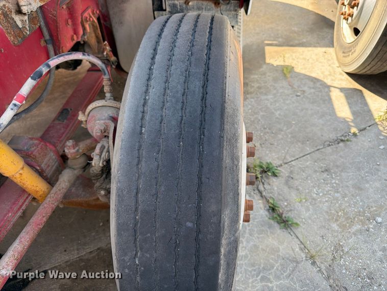 image for item DT3059 1995 Ford LTA9000 semi truck