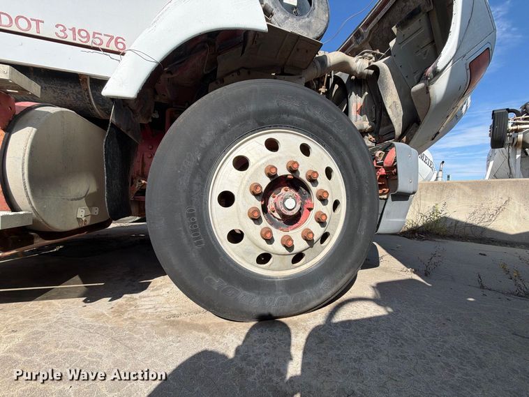 image for item DT3059 1995 Ford LTA9000 semi truck