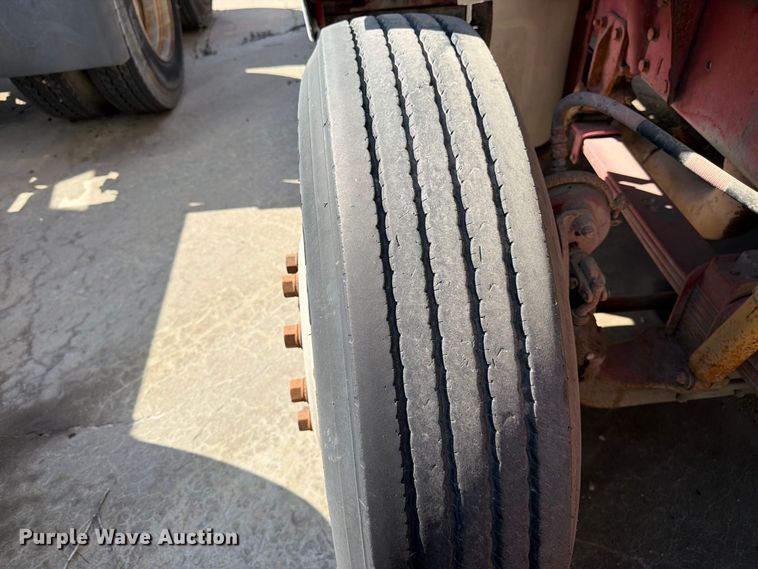 image for item DT3059 1995 Ford LTA9000 semi truck