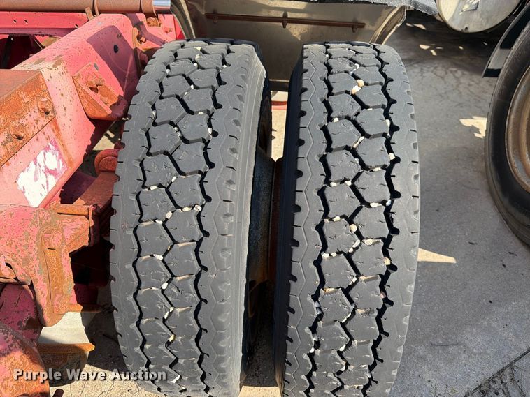 image for item DT3059 1995 Ford LTA9000 semi truck