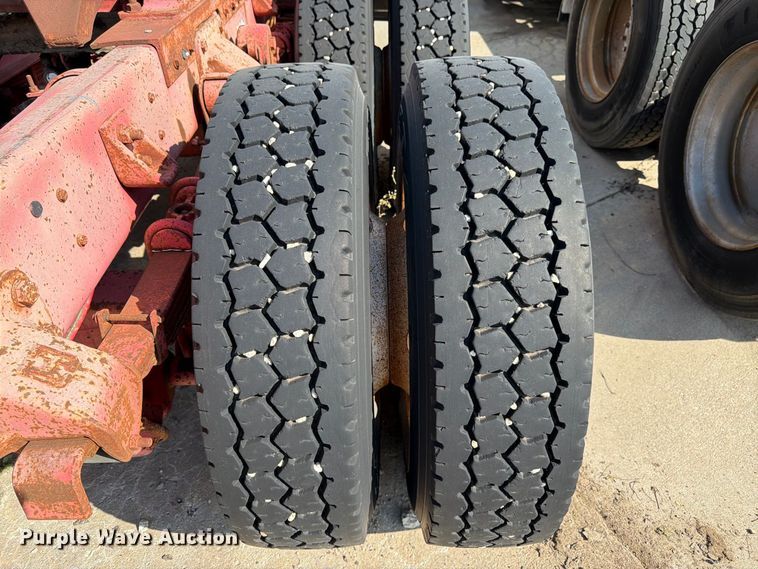 image for item DT3059 1995 Ford LTA9000 semi truck