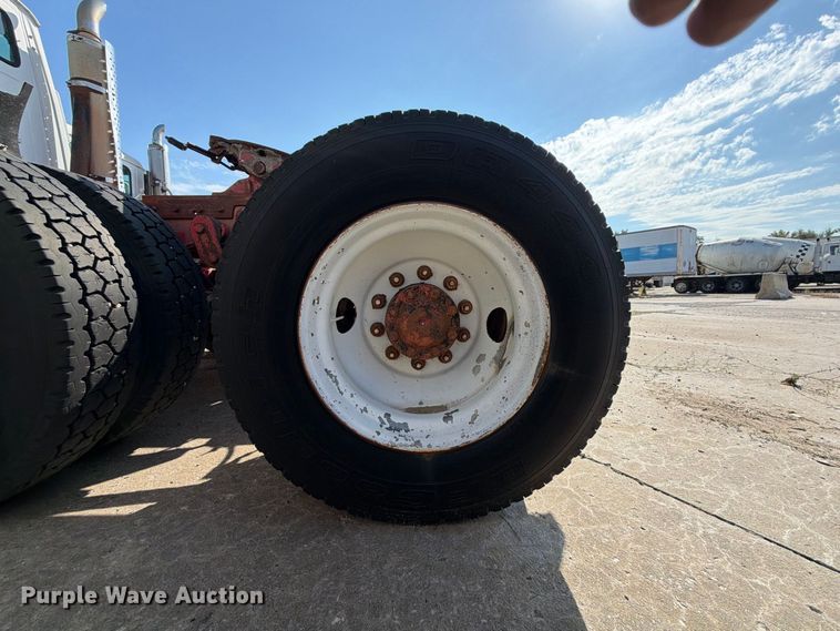 image for item DT3059 1995 Ford LTA9000 semi truck