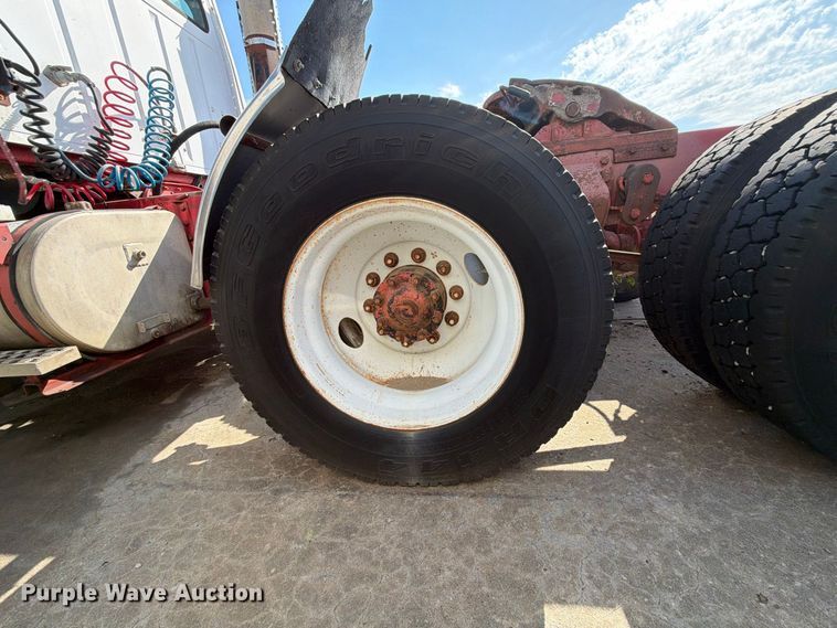 image for item DT3059 1995 Ford LTA9000 semi truck