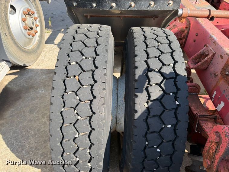 image for item DT3059 1995 Ford LTA9000 semi truck