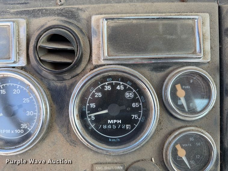 image for item DT3059 1995 Ford LTA9000 semi truck