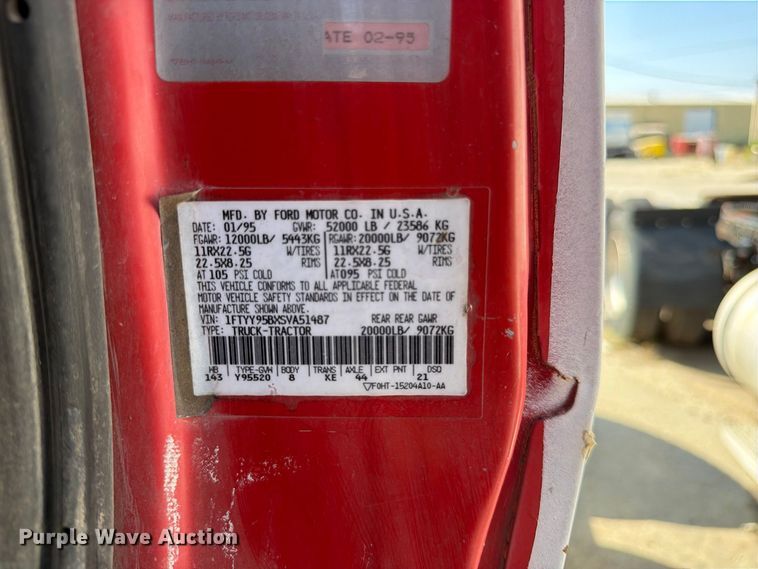 image for item DT3059 1995 Ford LTA9000 semi truck