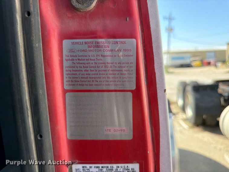 image for item DT3059 1995 Ford LTA9000 semi truck