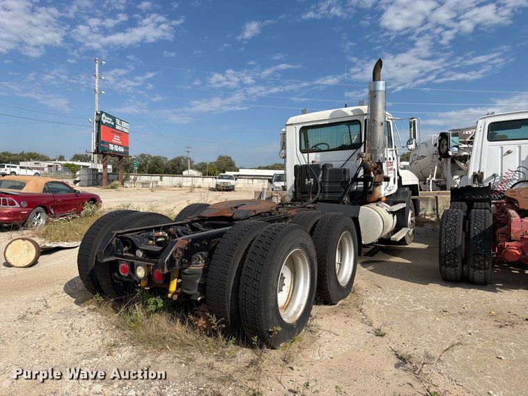 image for item DT3060 1992 Mack CH613 semi truck