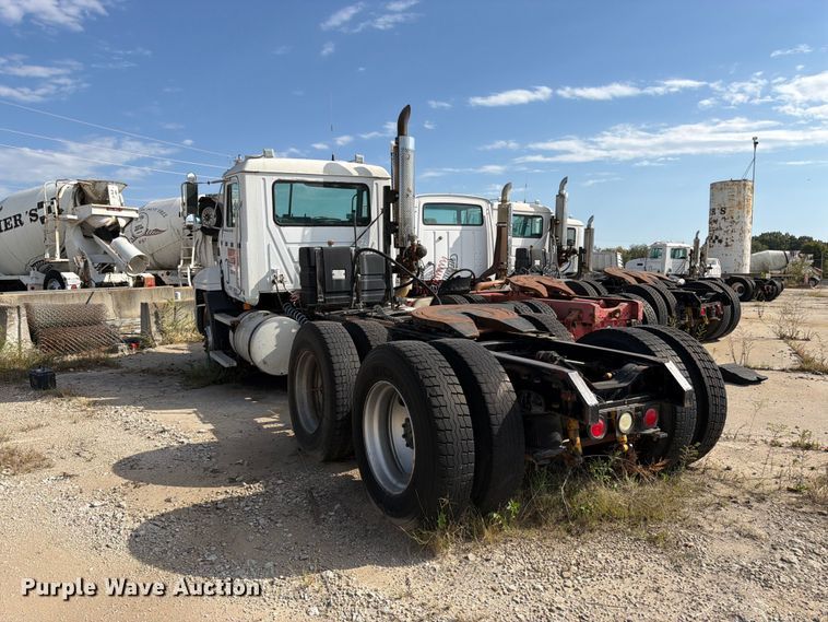 image for item DT3060 1992 Mack CH613 semi truck