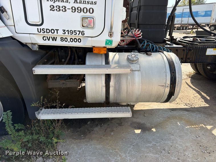 image for item DT3060 1992 Mack CH613 semi truck