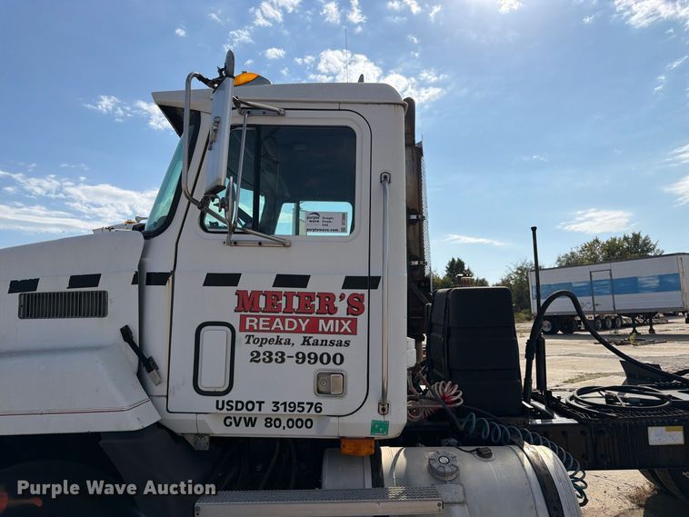 image for item DT3060 1992 Mack CH613 semi truck