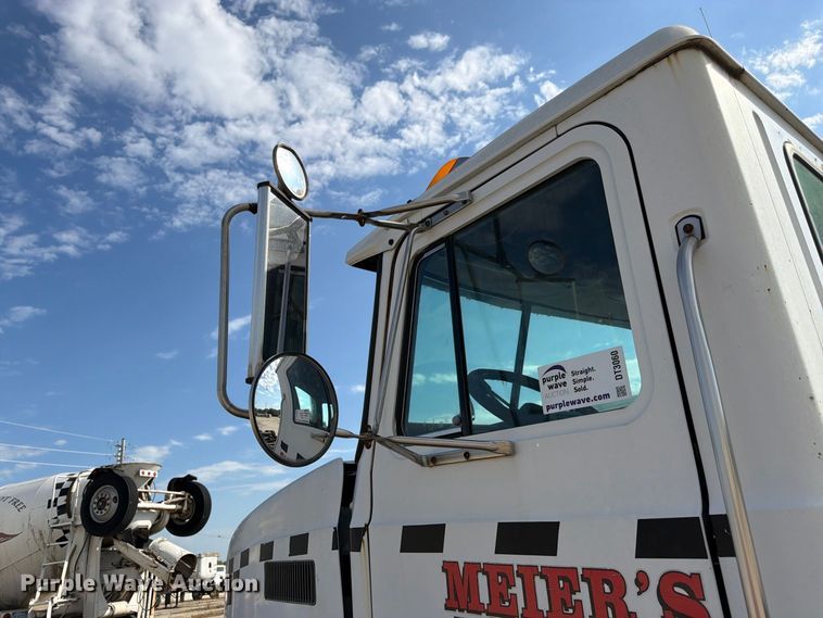 image for item DT3060 1992 Mack CH613 semi truck