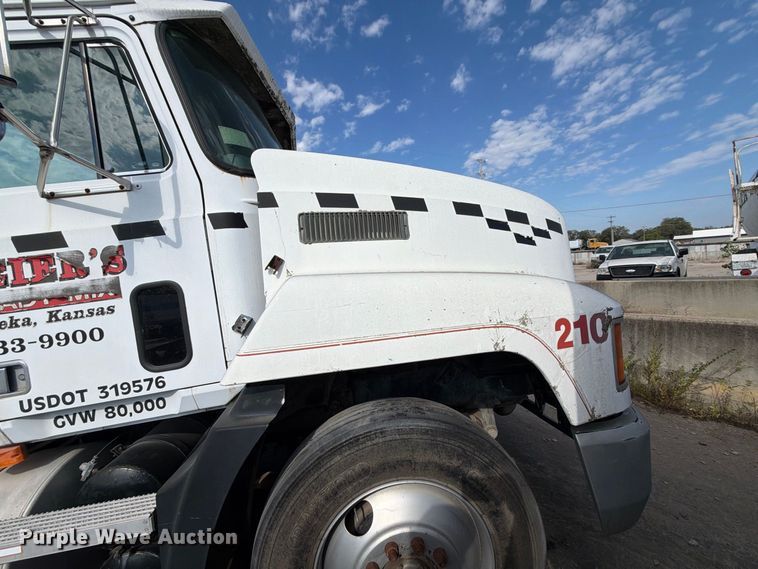 image for item DT3060 1992 Mack CH613 semi truck