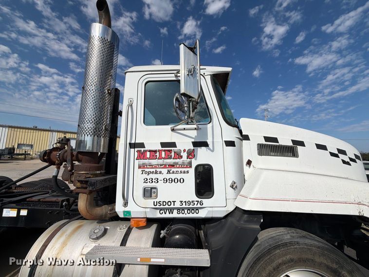 image for item DT3060 1992 Mack CH613 semi truck