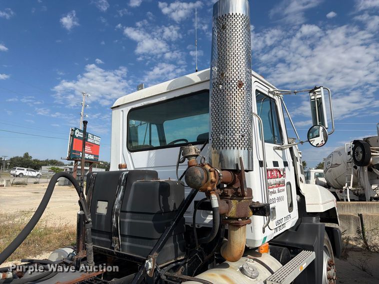 image for item DT3060 1992 Mack CH613 semi truck