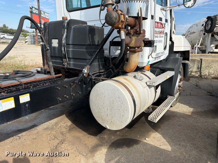 image for item DT3060 1992 Mack CH613 semi truck